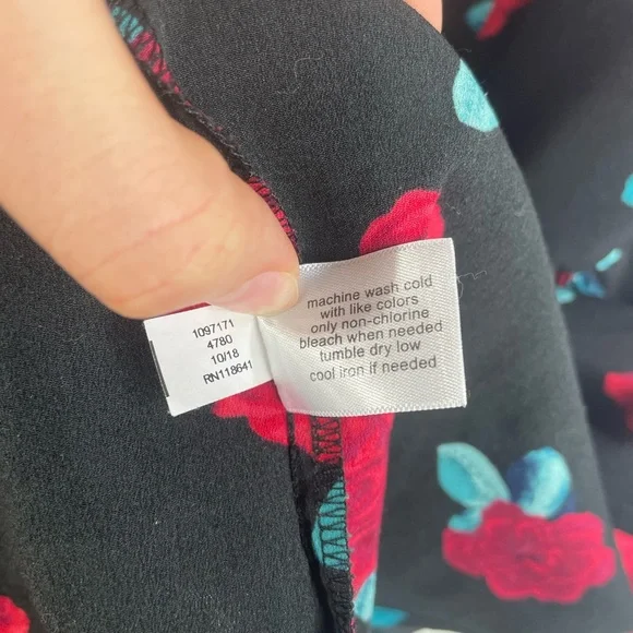 Lane Bryant Black Red Rose Tiered Ruffle Sleeve Plus Size Blouse 26 Women’s EUC - Picture 2 of 10